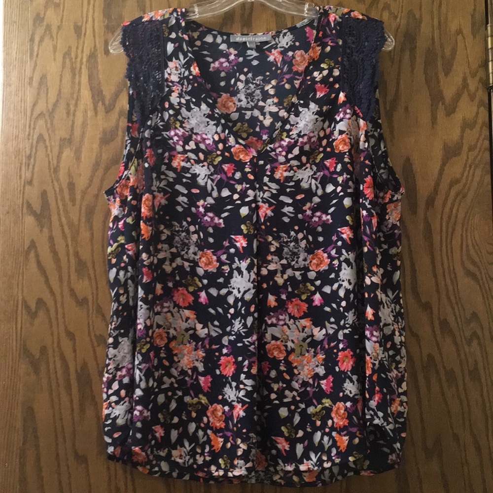 Daniel rainn crochet detail flowered tank